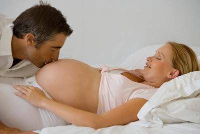 tình dục khi mang thai, lợi ích của việc tình dục khi mang thai, thay đổi cảm xúc tình dục khi mang thai, sự thay đổi nội tiết cơ thể